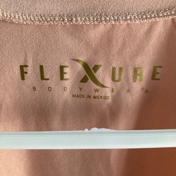 Flexure Crop Top - Picture 4 of 5